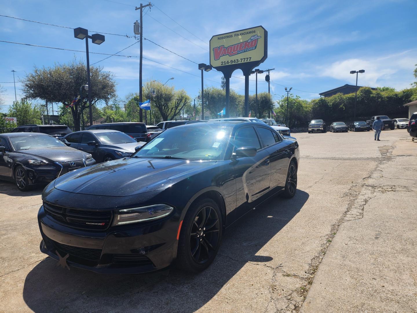 2018 Dodge Charger SE (2C3CDXBG1JH) with an 3.6L V6 DOHC 24V engine, 8A transmission, located at 945 E. Jefferson Blvd, Dallas, TX, 75203, (214) 943-7777, 32.752514, -96.811630 - Photo#0